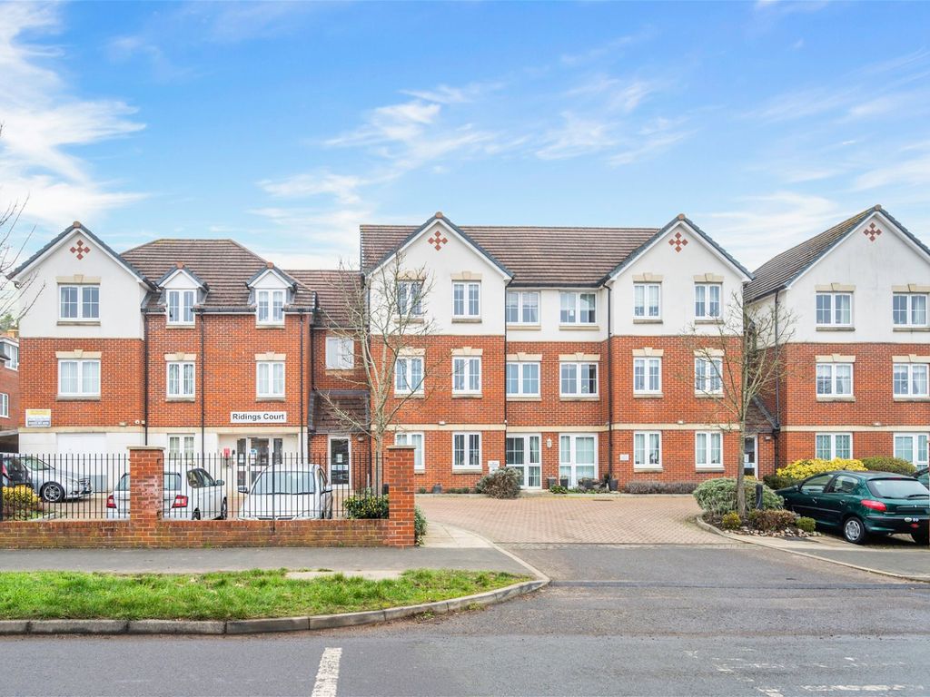 1 bed flat for sale in Ridings Court, Prices Lane, Reigate RH2, £195,000