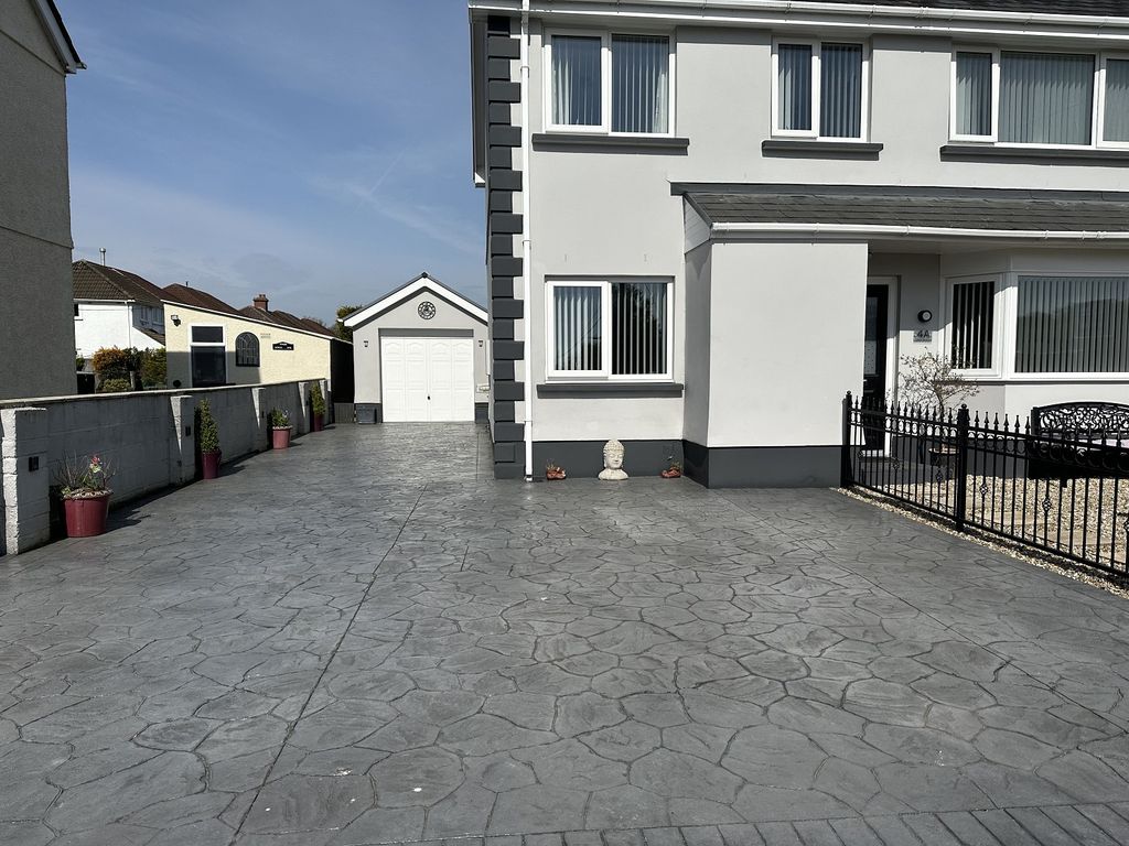 4 bed detached house for sale in Lewis Avenue, Cwmllynfell, Swansea. SA9, £320,000
