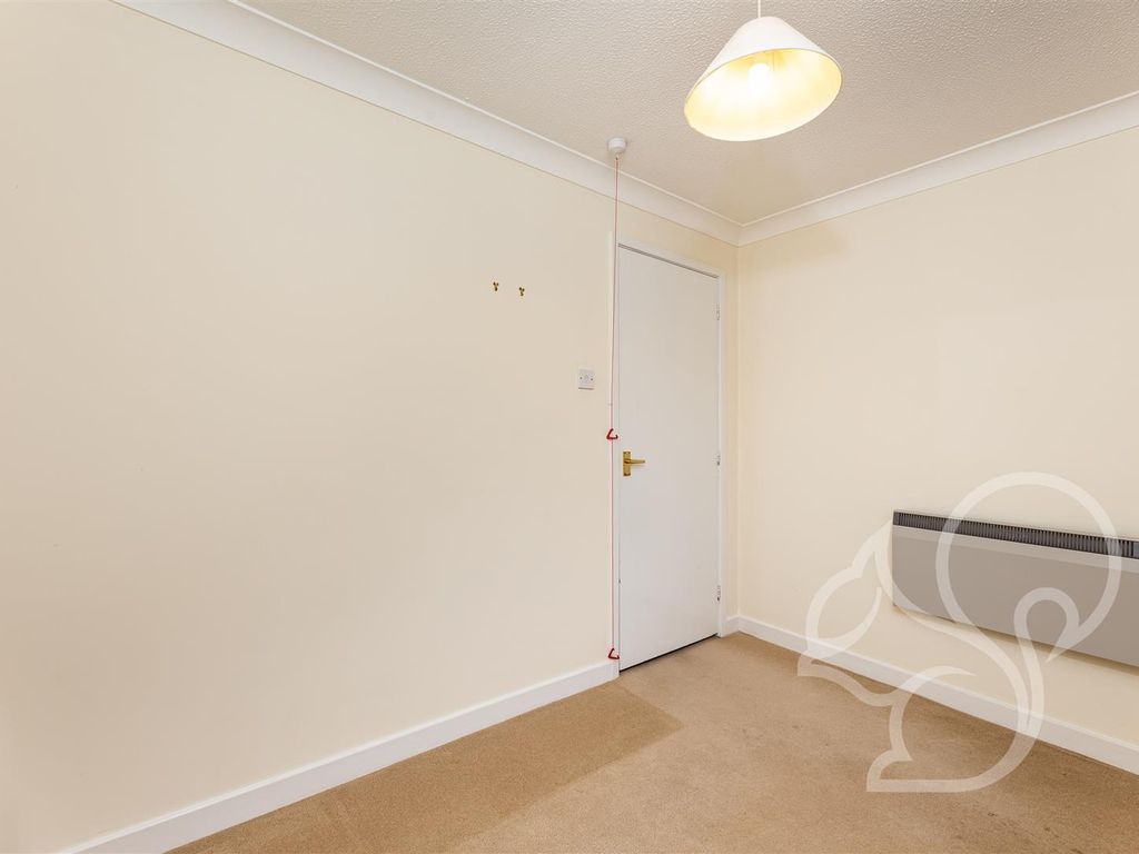 2 bed flat for sale in Weavers Court, Sudbury CO10, £145,000