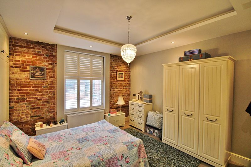 1 bed flat for sale in High Street, Wallingford OX10, £230,000