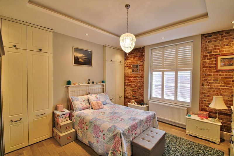 1 bed flat for sale in High Street, Wallingford OX10, £230,000