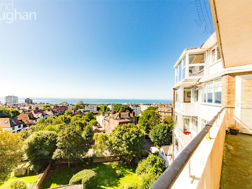 1 bed flat for sale in Furze Hill Court, Hove BN3, £235,000