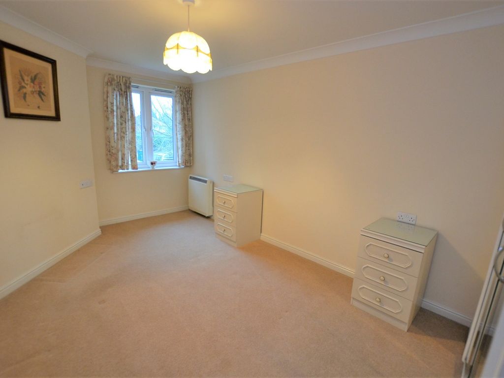 1 bed flat for sale in Bernard Court, Chester Road, Holmes Chapel CW4, £95,000