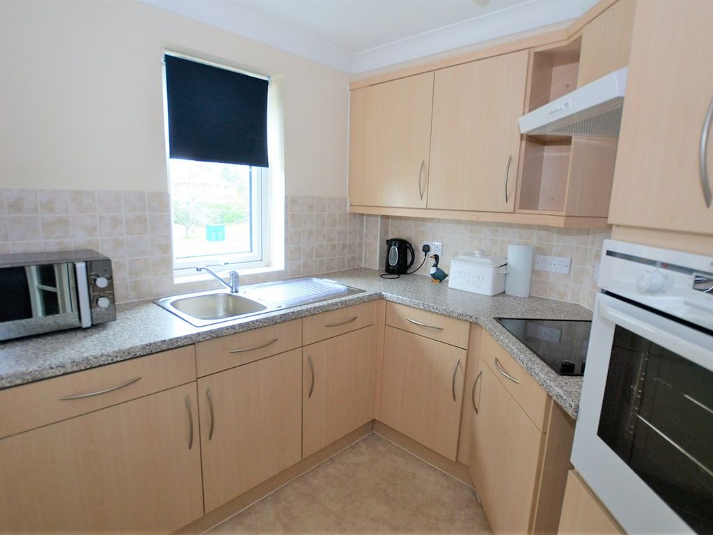 1 bed flat for sale in Bernard Court, Chester Road, Holmes Chapel CW4, £95,000