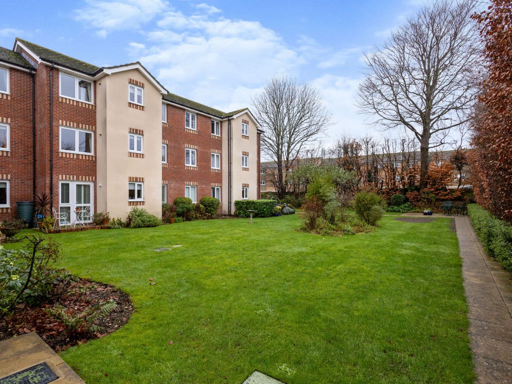 1 bed flat for sale in Spitalfield Lane, Chichester, West Sussex PO19, £170,000