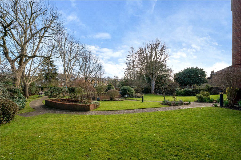 1 bed flat for sale in Blakesley Avenue, London W5, £210,000