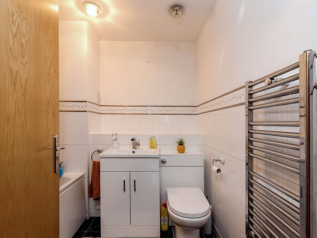 1 bed flat for sale in Times Square Avenue, Brierley Hill DY5, £120,000