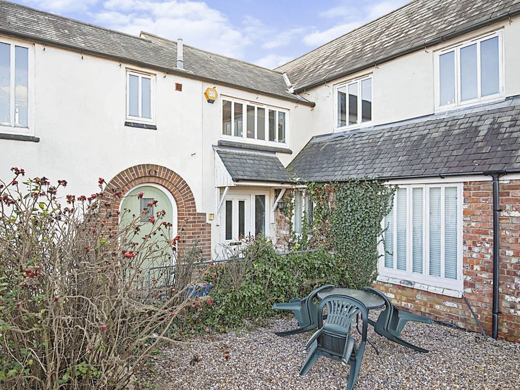 3 bed terraced house for sale in Edinburgh Road, Northampton NN2, £200,000