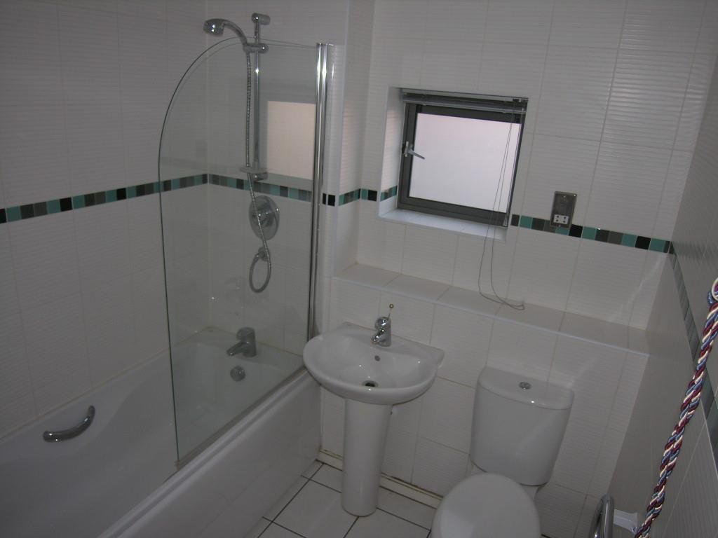 2 bed flat for sale in Albion Street, Wolverhampton WV1, £120,000