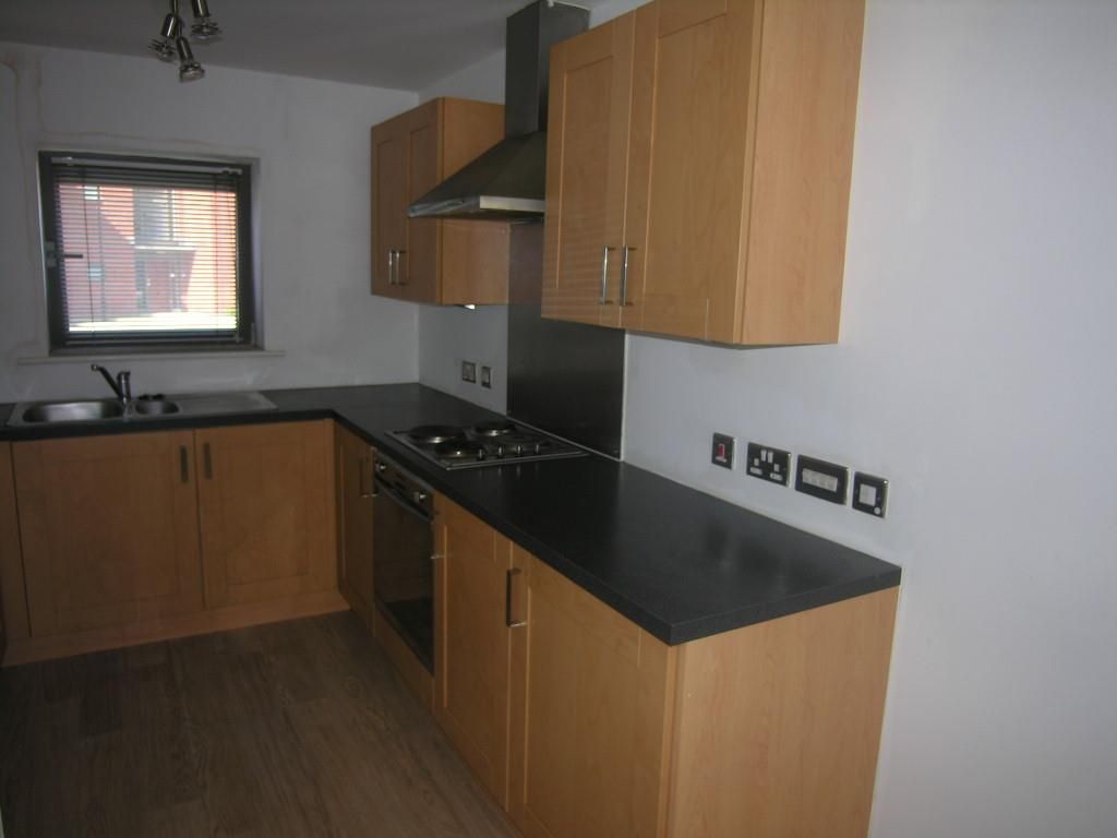 2 bed flat for sale in Albion Street, Wolverhampton WV1, £120,000