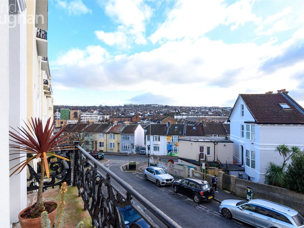 1 bed flat for sale in Roundhill Crescent, Brighton, East Sussex BN2, £260,000