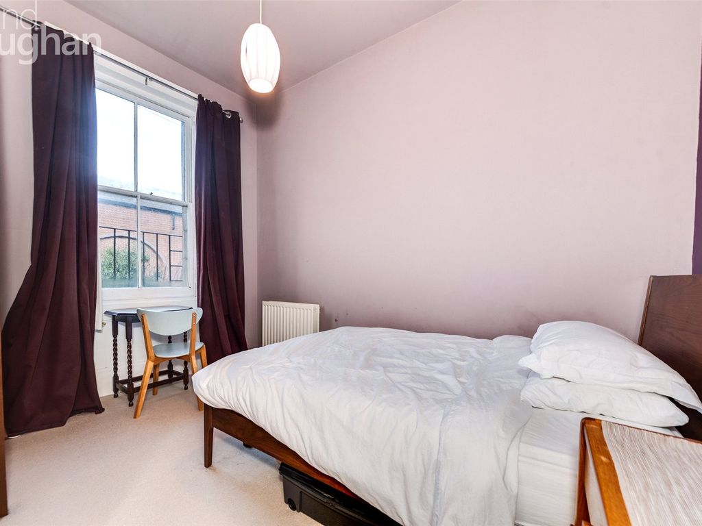 1 bed flat for sale in Roundhill Crescent, Brighton, East Sussex BN2, £260,000
