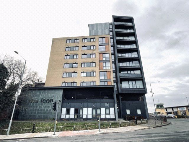 2 bed flat for sale in The Icon, Basildon SS14, £200,000