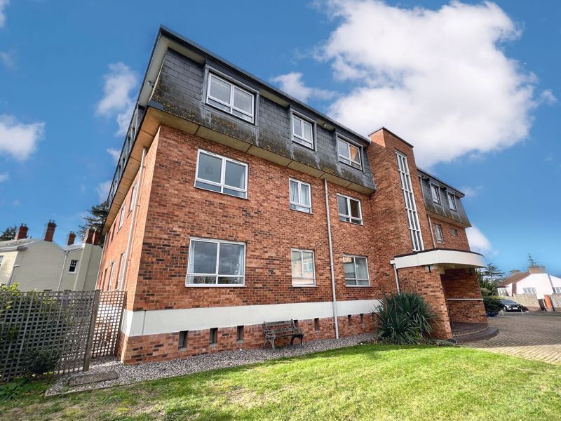 2 bed flat for sale in Compass Rise, Taunton TA1, £215,000