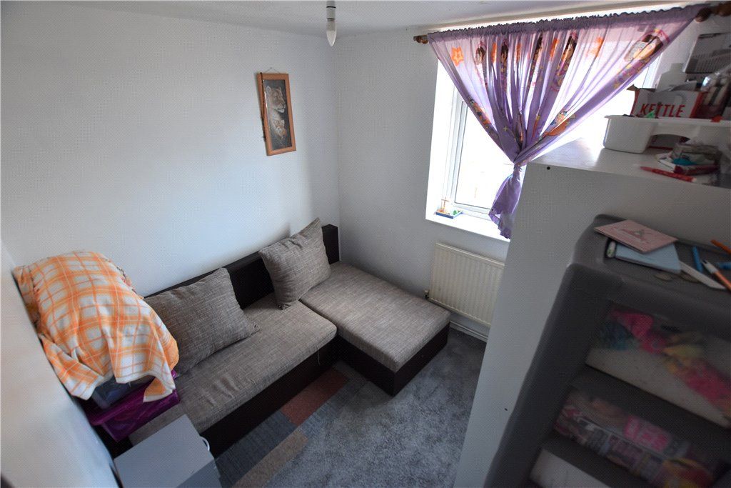 2 bed flat for sale in Long Banks, Harlow, Essex CM18, £180,000
