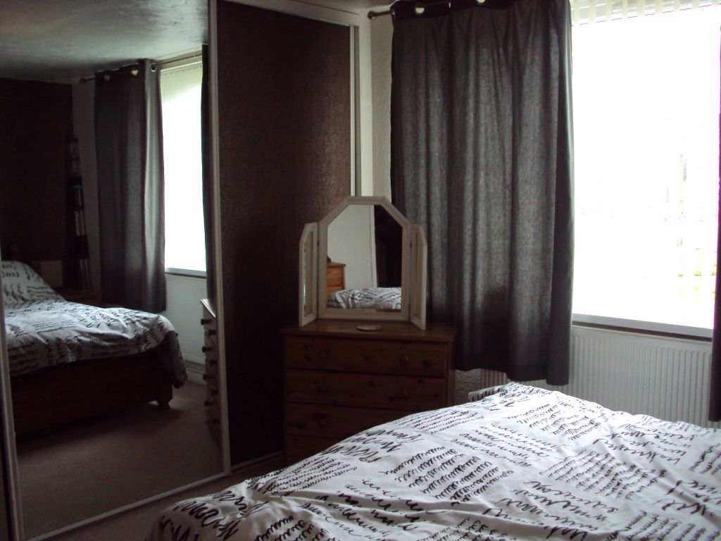 2 bed flat for sale in Newton Gardens, Great Barr, Birmingham B43, £135,000