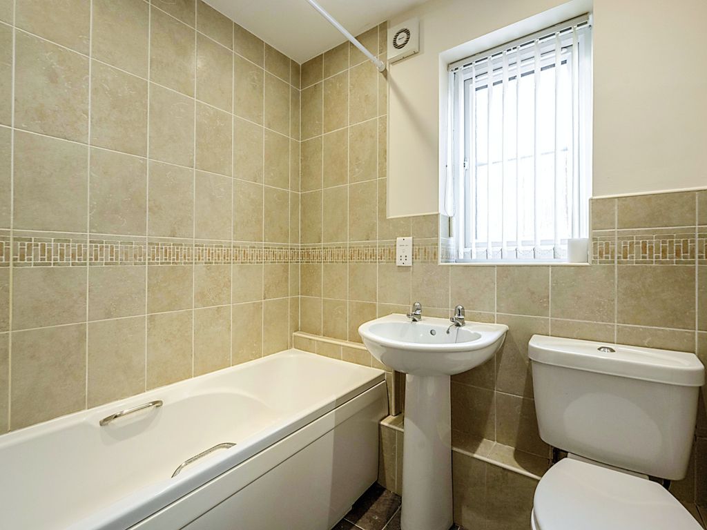 2 bed flat for sale in Armthorpe Road, Doncaster, South Yorkshire DN2, £100,000