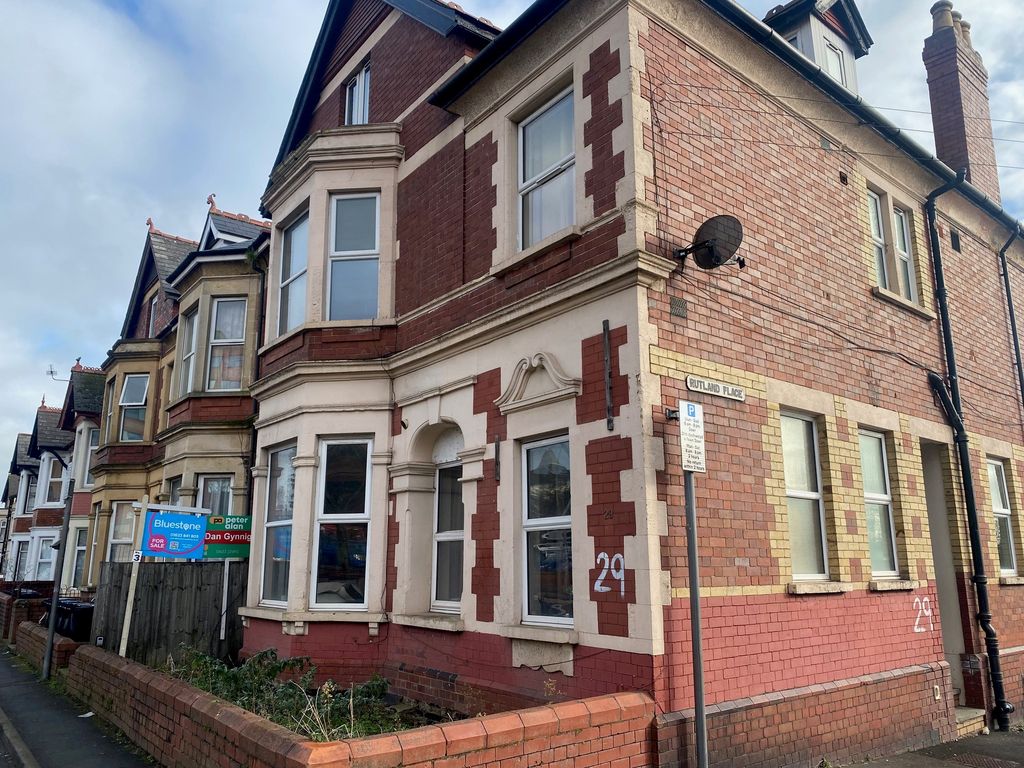 1 bed flat for sale in Cardiff Road, Newport NP20, £80,000