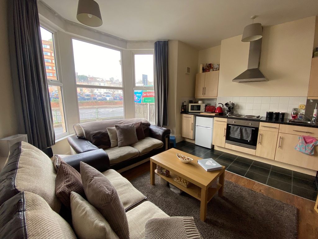 1 bed flat for sale in Cardiff Road, Newport NP20, £80,000