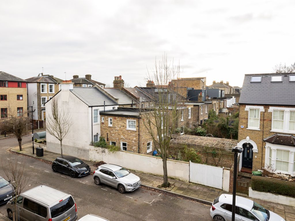 1 bed flat for sale in Ormond Road, Archway, London N19, £325,000