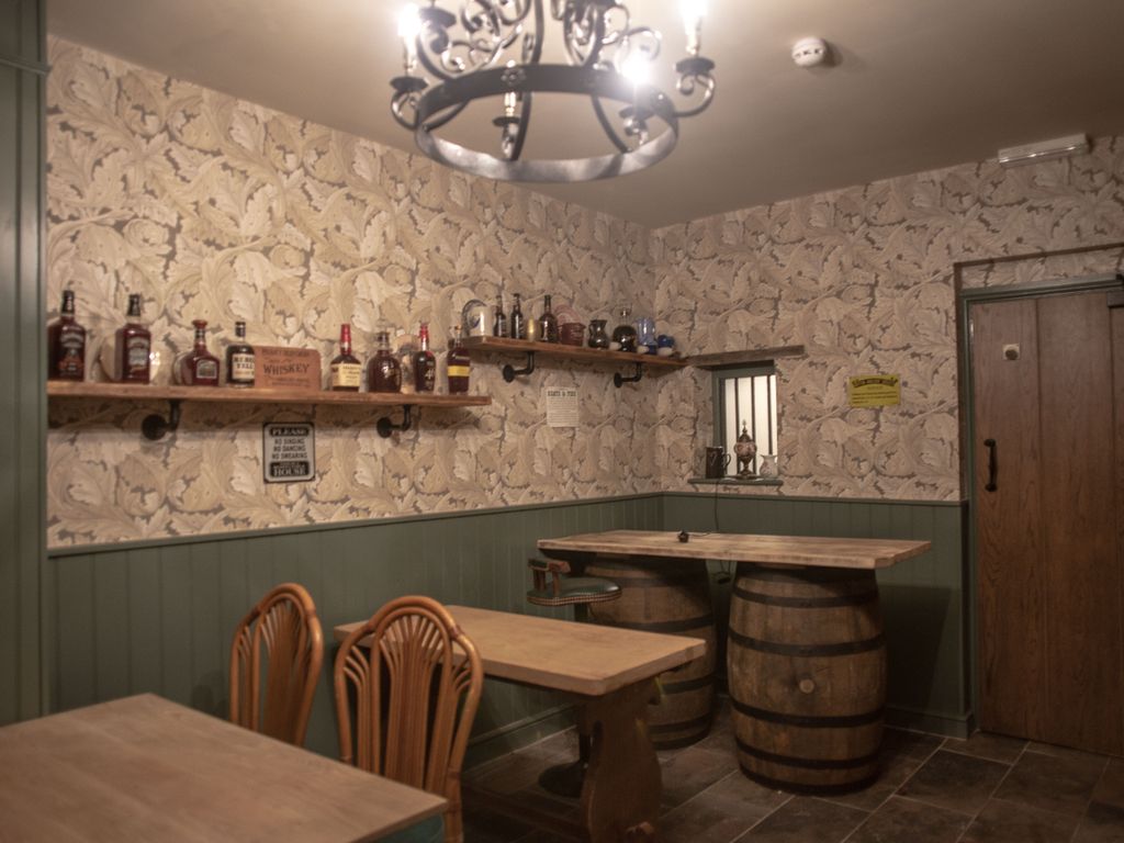 Pub/bar for sale in Bridge Street, Crickhowell NP8, £350,000