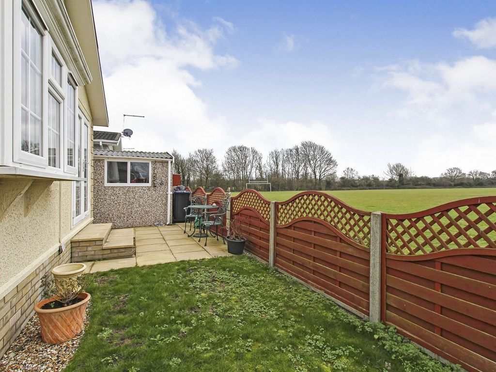 2 bed mobile/park home for sale in Cathedral View Park, Witchford, Ely CB6, £190,000