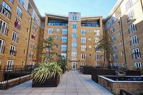 2 bed flat for sale in Fusion, Middlewood Street, Salford M5, £152,000