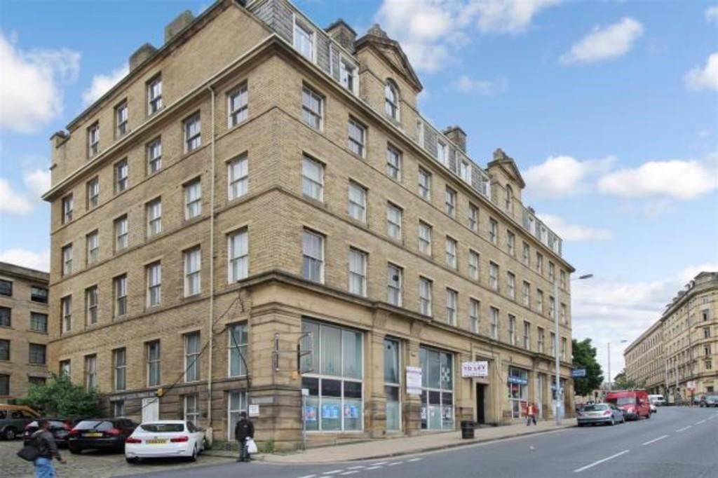 1 bed flat for sale in Cheapside, Bradford BD1, £34,000