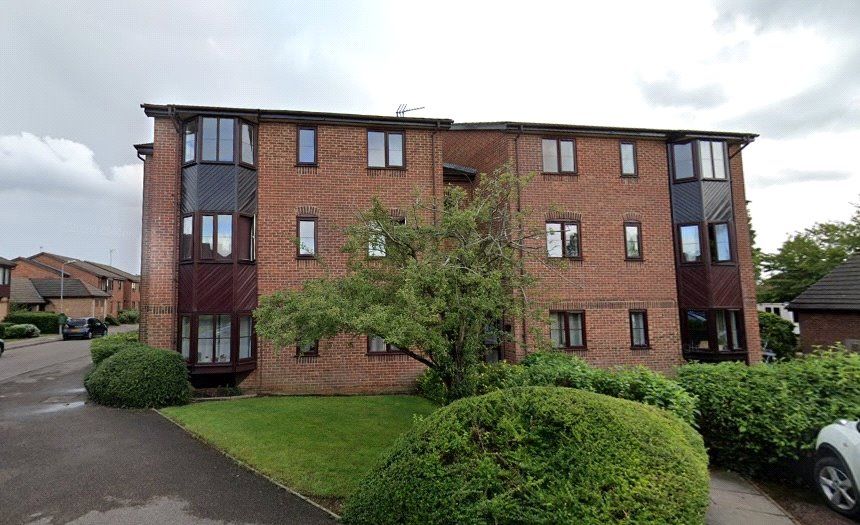 1 bed flat for sale in Poets Chase, Aylesbury HP21, £160,000