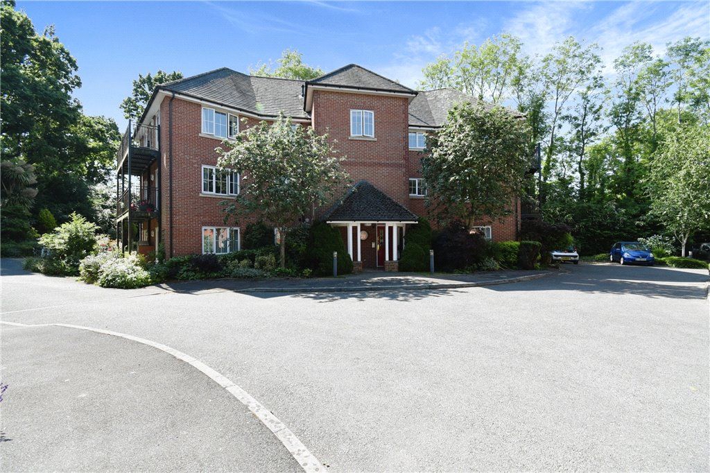 2 bed flat for sale in Chirk Place, Romsey, Hampshire SO51, £260,000