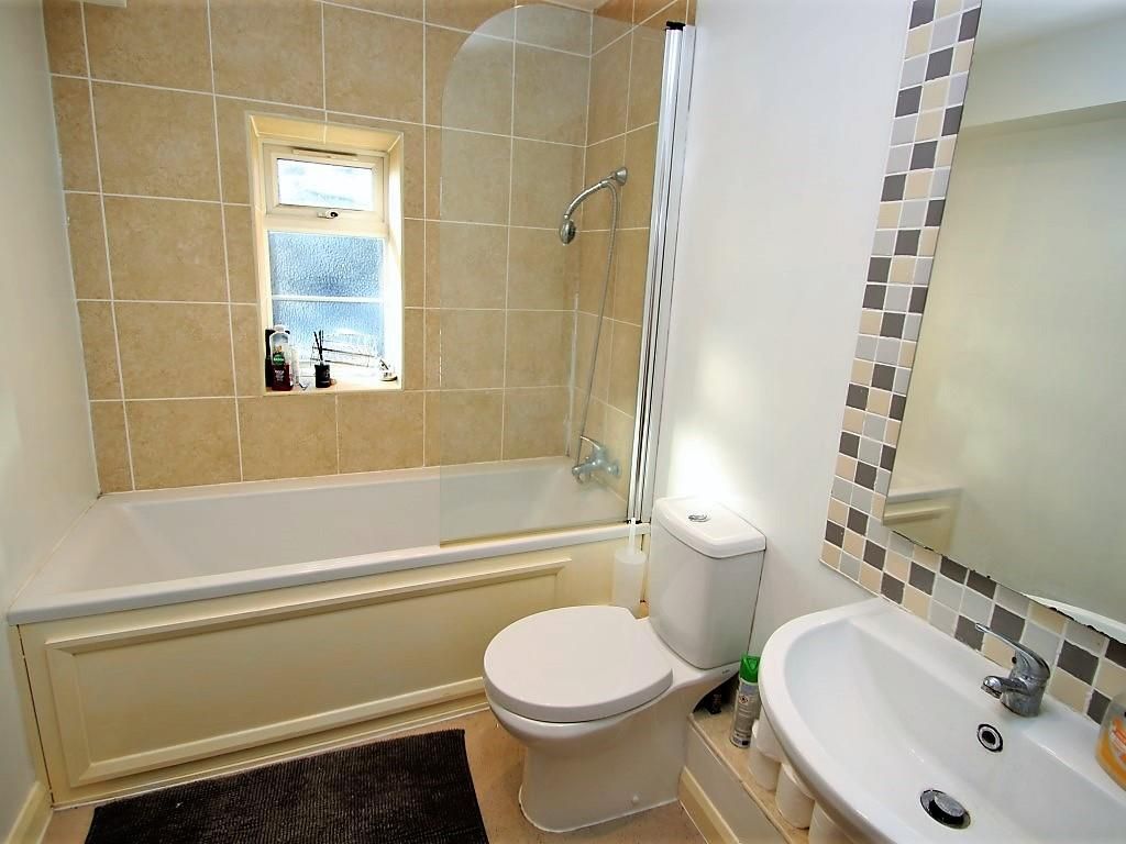 2 bed flat for sale in Kentwood Hill, Tilehurst, Reading RG31, £210,000