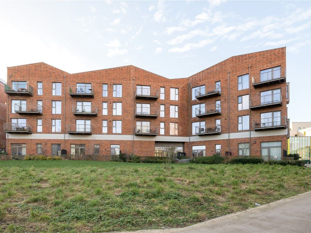 1 bed maisonette for sale in Walnut Tree Close, Guildford, Surrey GU1, £300,000