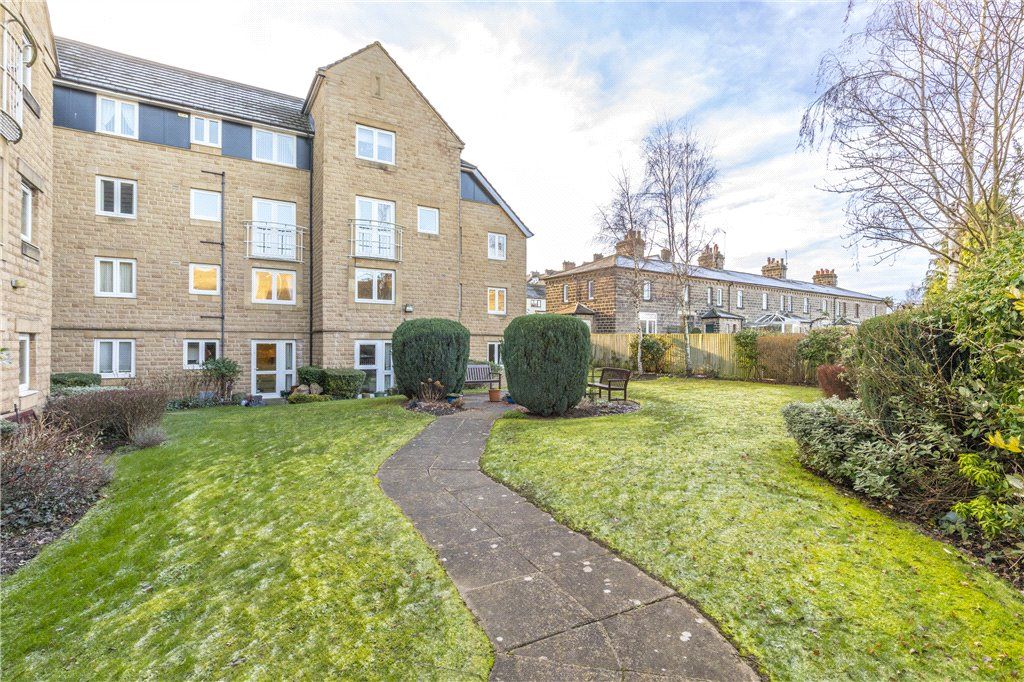 2 bed flat for sale in Springs Lane, Ilkley, West Yorkshire LS29, £180,000