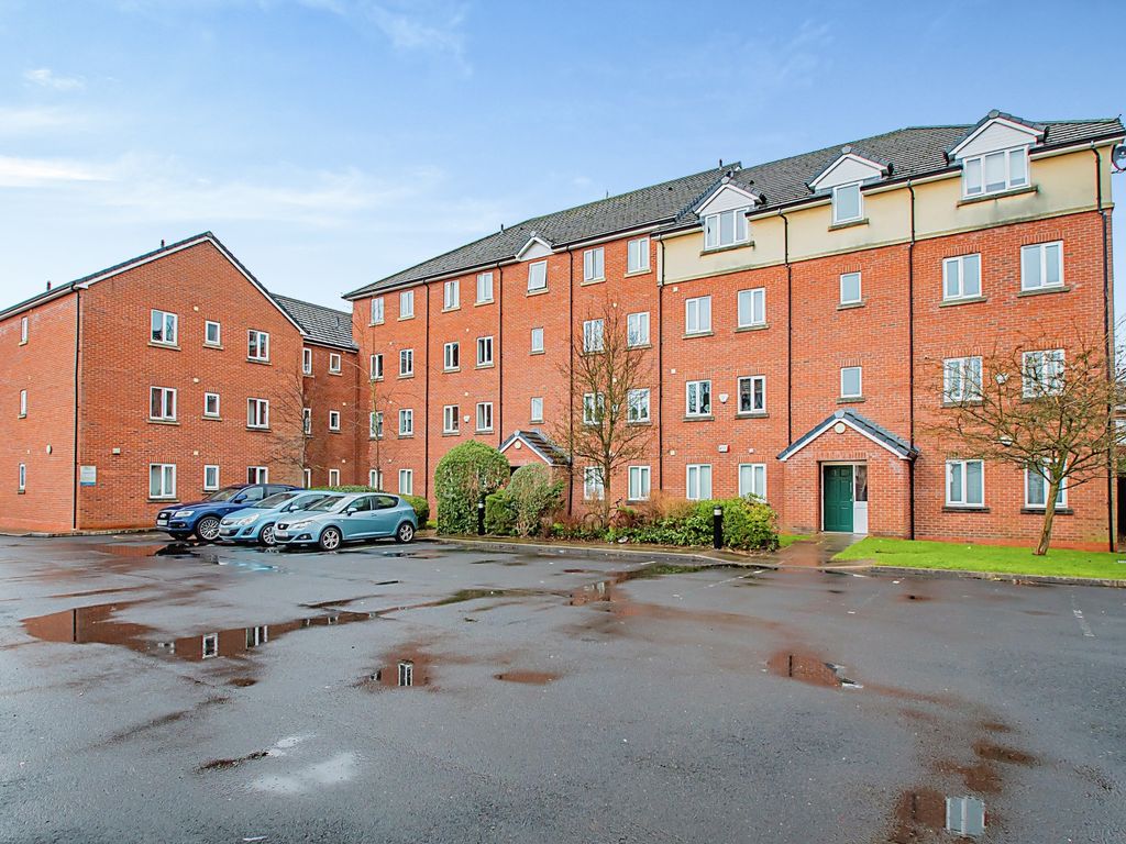 2 bed flat for sale in Harriet Street, Worsley, Manchester M28, £90,000