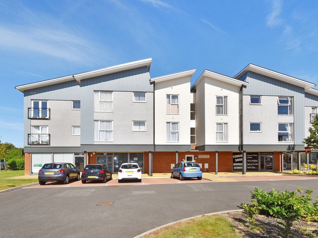 2 bed flat for sale in Defiant Close, Hawkinge, Folkestone CT18, £165,000