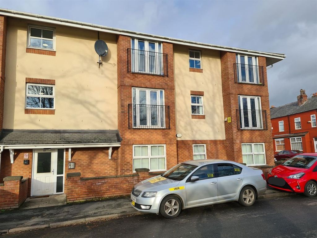 2 bed flat for sale in Manor Road, Levenshulme, Manchester M19, £150,000