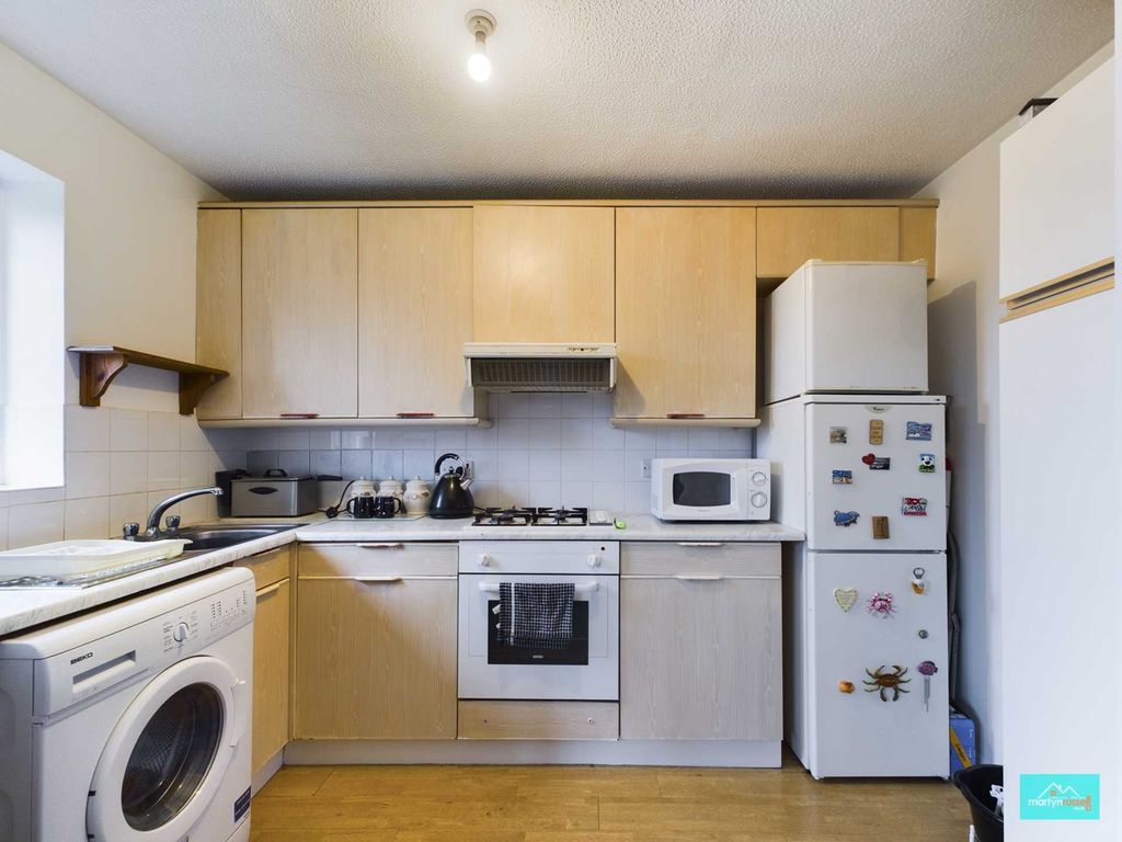 1 bed flat for sale in Ratby Close, Reading RG6, £175,000