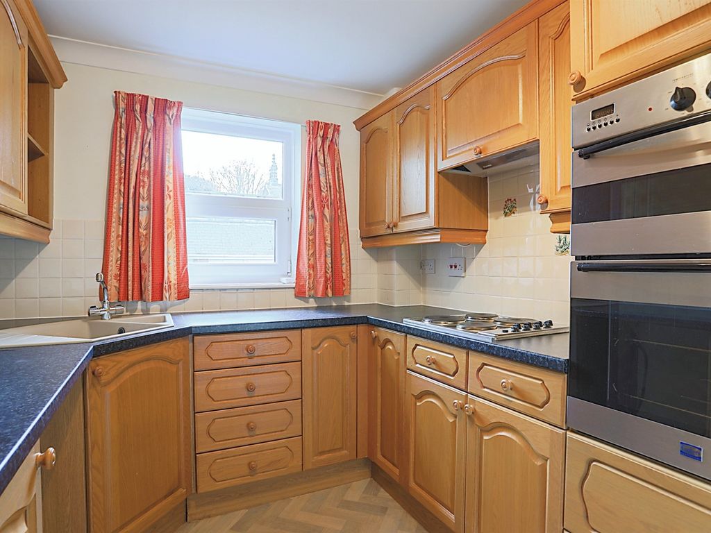2 bed flat for sale in Church Square, Harrogate HG1, £180,000
