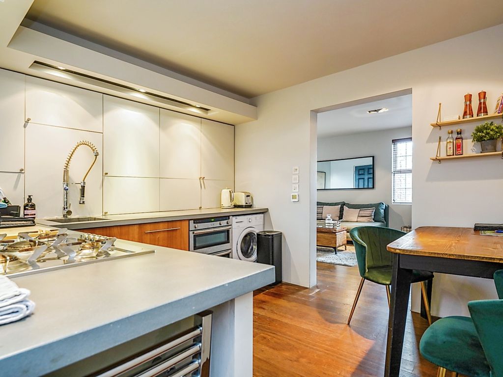 1 bed flat for sale in Larput Place, Cheltenham GL50, £185,000