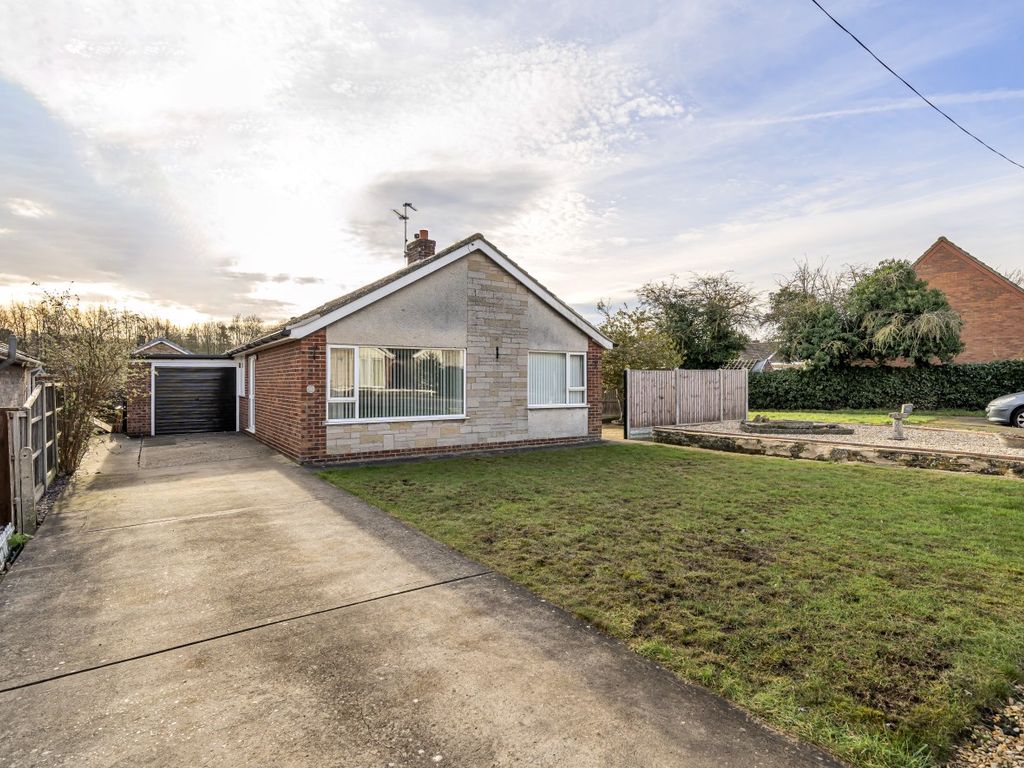 3 bed bungalow for sale in Saxon Close, Metheringham, Lincoln LN4, £147,500