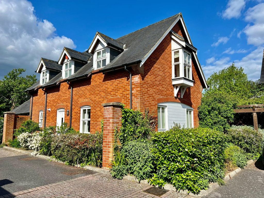 2 bed maisonette for sale in High Street, Milford On Sea, Lymington, Hampshire SO41, £285,000
