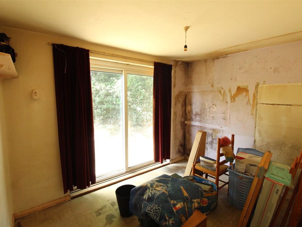 2 bed maisonette for sale in Little Linford Lane, Newport Pagnell MK16, £170,000