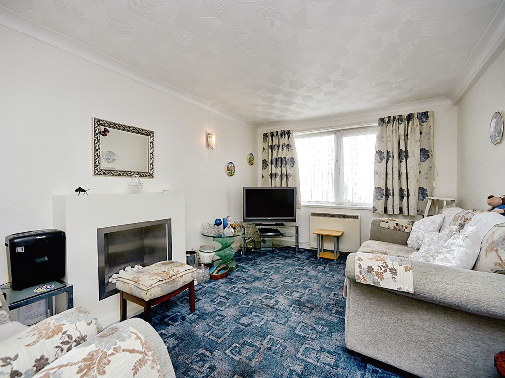 2 bed flat for sale in Longridge Avenue, Saltdean, Brighton BN2, £165,000