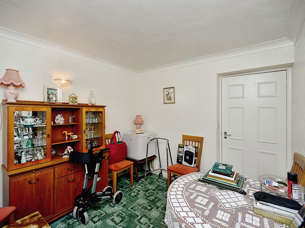2 bed flat for sale in Longridge Avenue, Saltdean, Brighton BN2, £165,000