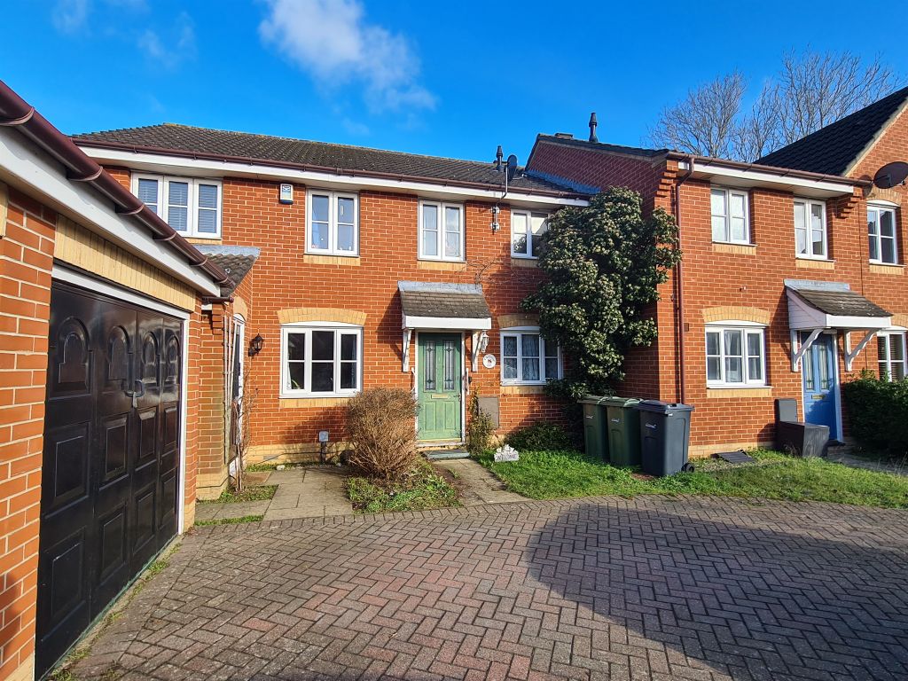 2 bed terraced house for sale in Esprit Close, Wymondham NR18, £180,000