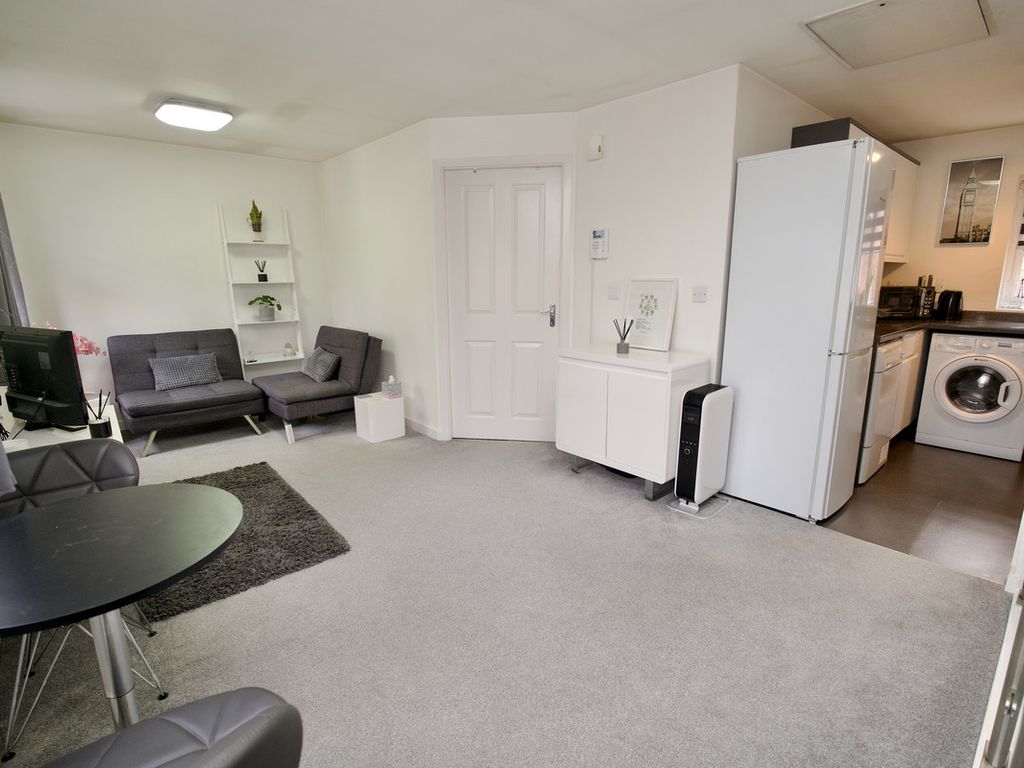 1 bed flat for sale in Scott Street, Tipton DY4, £47,500