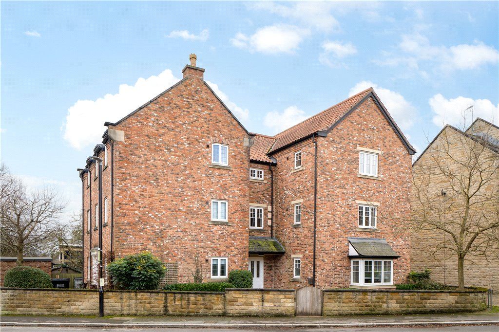 1 bed flat for sale in Micklethwaite Grove, Wetherby LS22, £92,400