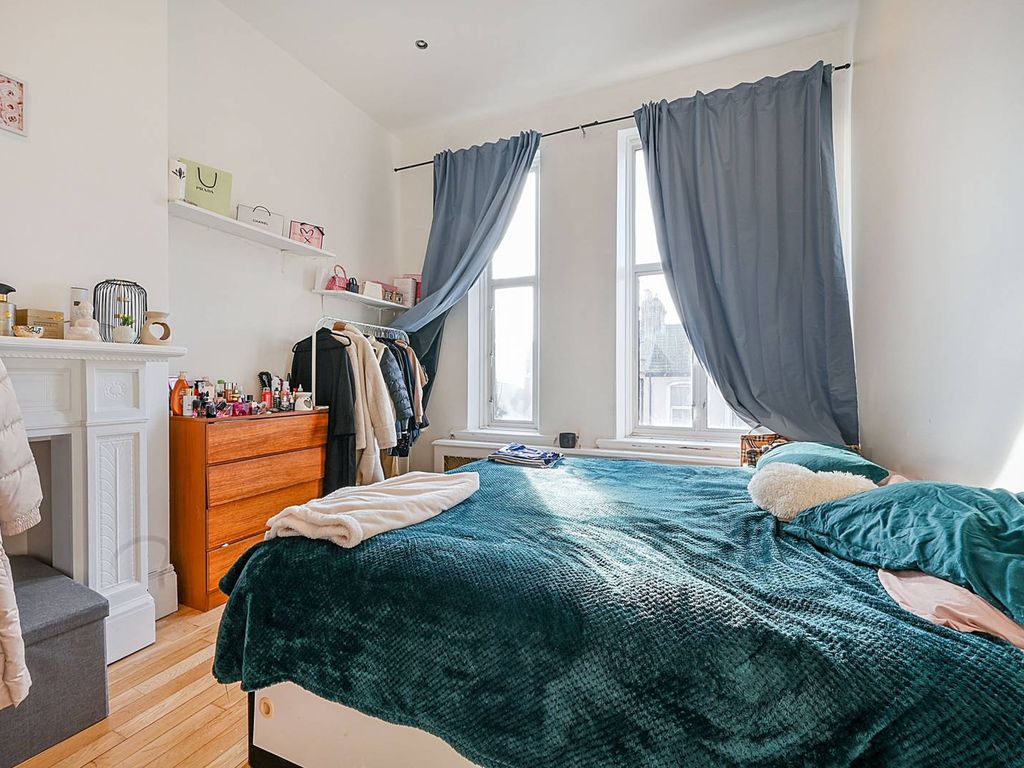 1 bed flat for sale in Churchfield Road, Poet's Corner, London W3, £295,000