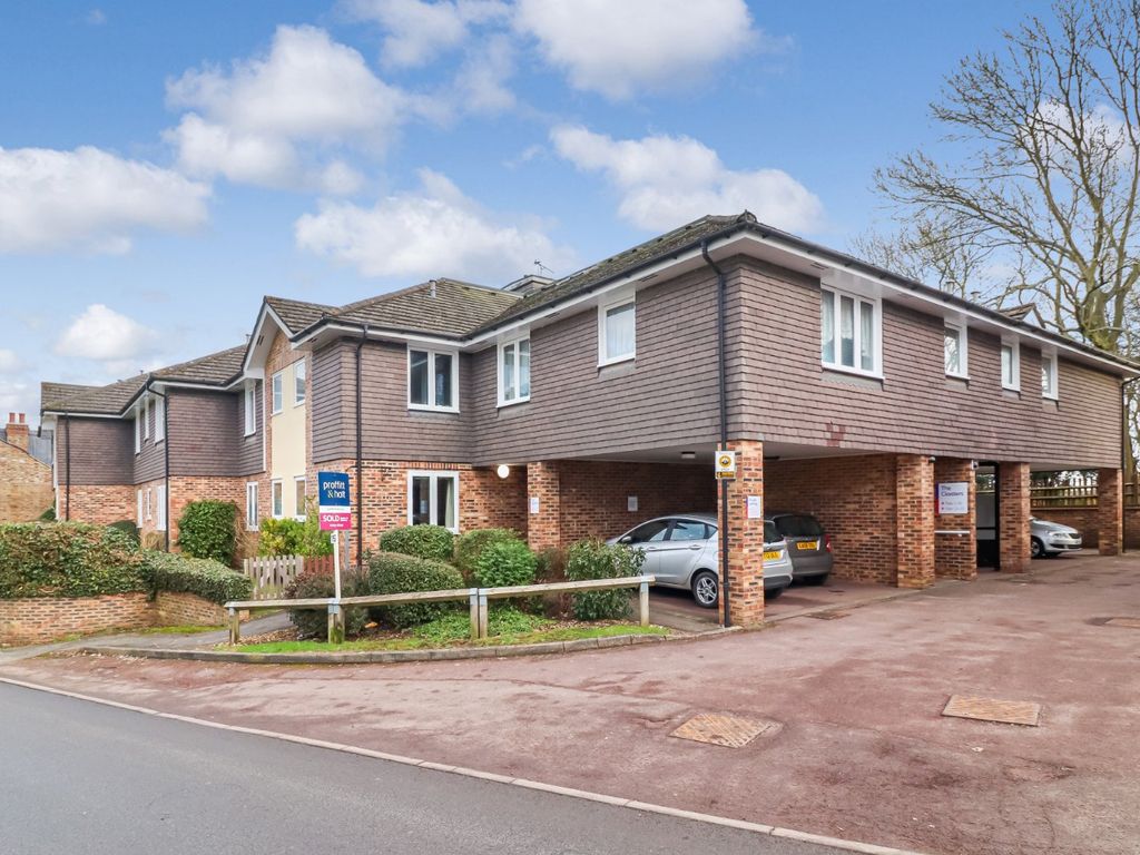 1 bed flat for sale in Church Lane, Kings Langley WD4, £175,000