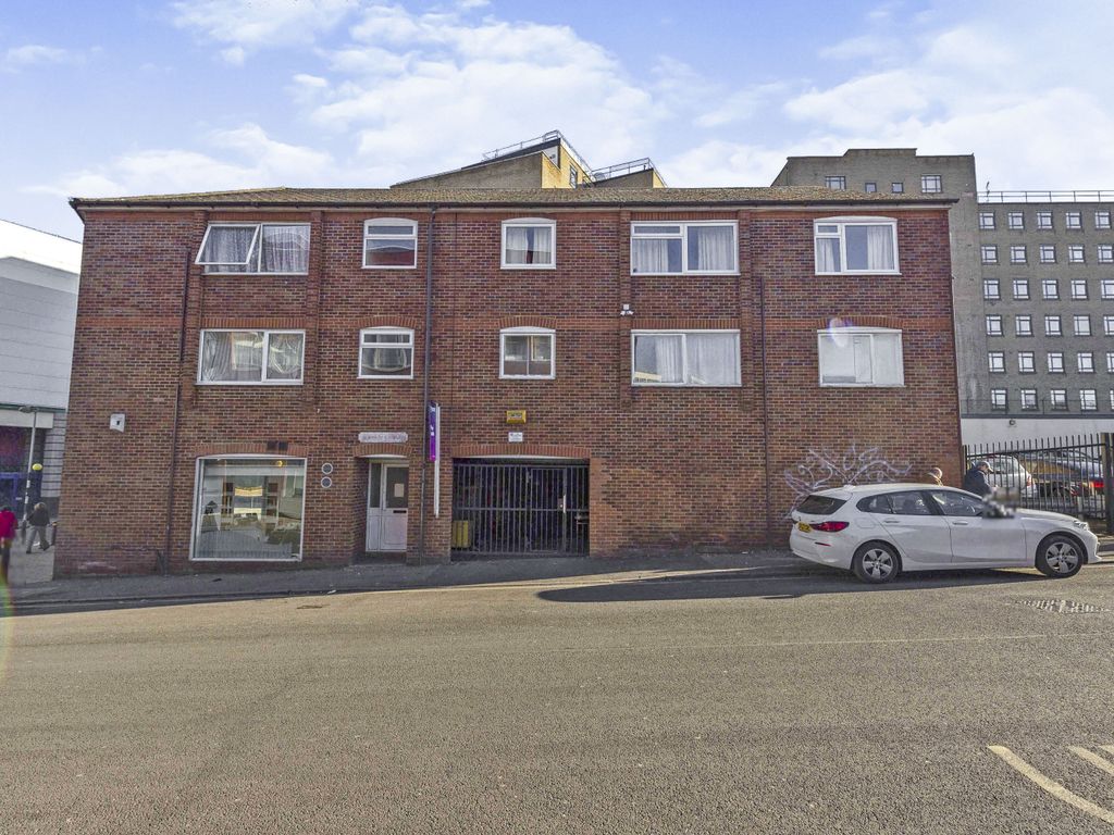 1 bed flat for sale in Crown Court, Inkerman Street, Luton, Bedfordshire LU1, £150,000